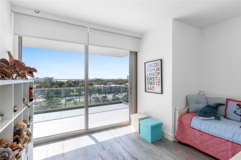 Condo in Bal Harbour, Florida, 2 bedrooms  № 1863473 - photo 16