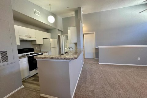 Condominio en alquiler en Kissimmee, Florida, 2 dormitorios, 102.01 m2 № 1916537 - foto 3