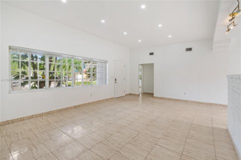 Купить виллу или дом в Серфсайд, Флорида 3 спальни, 147.16м2, № 1957455 - фото 9