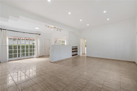 Купить виллу или дом в Серфсайд, Флорида 3 спальни, 147.16м2, № 1957455 - фото 6