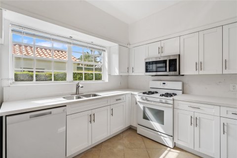 Купить виллу или дом в Серфсайд, Флорида 3 спальни, 147.16м2, № 1957455 - фото 12