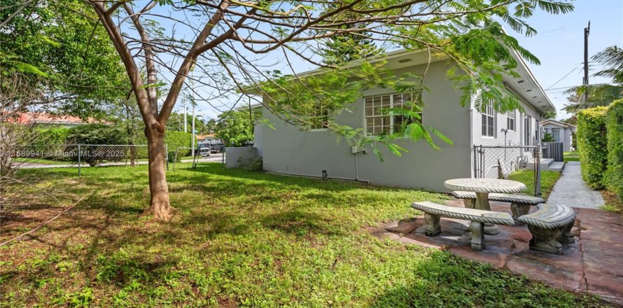 Дом в Серфсайд, Флорида 3 спальни, 147.16м2 № 1957455