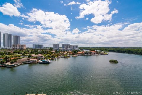 Copropriété à vendre à Sunny Isles Beach, Floride: 3 chambres, 158.4 m2 № 1934769 - photo 17