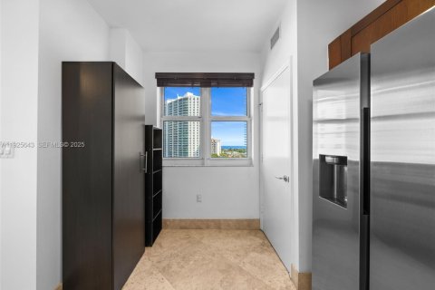 Снять в аренду кондоминиум в Авентура, Флорида 2 спальни, 121.89м2, № 1985892 - фото 9