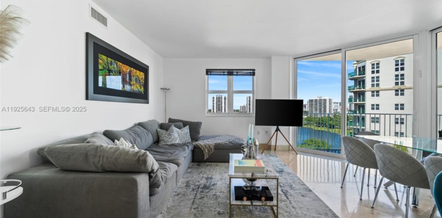 Кондоминиум с 2 спальнями в Авентура, Флорида № 1985892