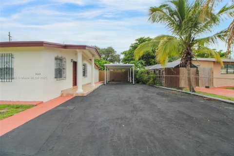 House in Miami, Florida 3 bedrooms, 82.5 sq.m. № 1944802 - photo 3