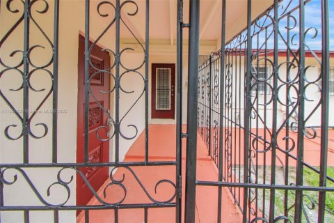 House in Miami, Florida 3 bedrooms, 82.5 sq.m. № 1944802 - photo 18