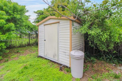 House in Miami, Florida 3 bedrooms, 82.5 sq.m. № 1944802 - photo 24