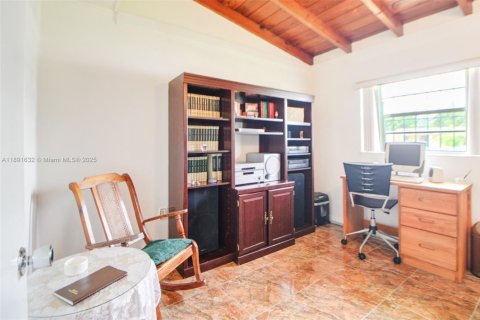 House in Miami, Florida 3 bedrooms, 82.5 sq.m. № 1944802 - photo 15