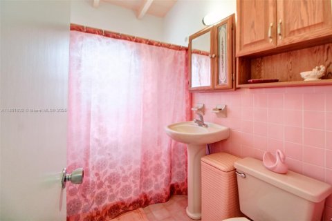 House in Miami, Florida 3 bedrooms, 82.5 sq.m. № 1944802 - photo 12