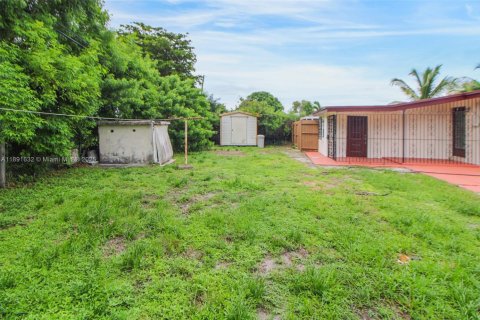 House in Miami, Florida 3 bedrooms, 82.5 sq.m. № 1944802 - photo 19