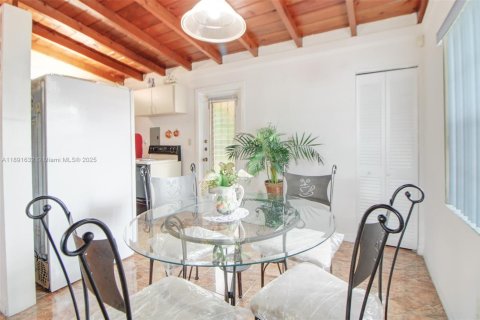 House in Miami, Florida 3 bedrooms, 82.5 sq.m. № 1944802 - photo 7