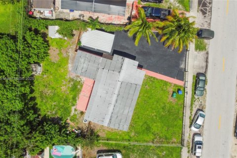 House in Miami, Florida 3 bedrooms, 82.5 sq.m. № 1944802 - photo 29