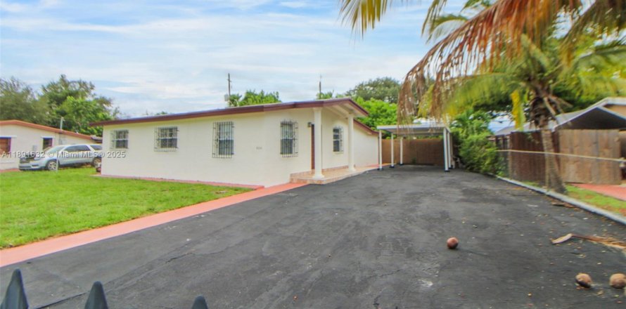 House in Miami, Florida 3 bedrooms, 82.5 sq.m. № 1944802