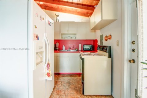 House in Miami, Florida 3 bedrooms, 82.5 sq.m. № 1944802 - photo 8