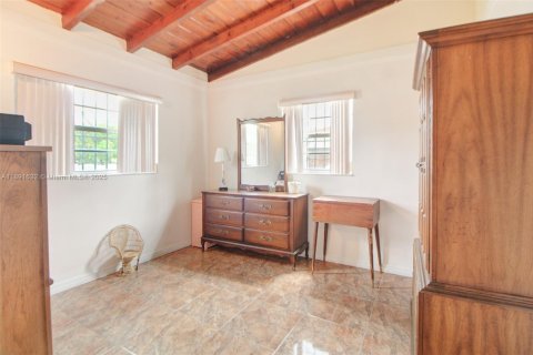 House in Miami, Florida 3 bedrooms, 82.5 sq.m. № 1944802 - photo 13