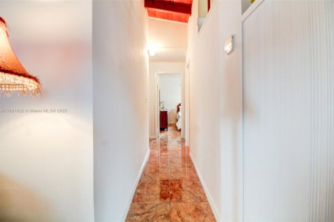 House in Miami, Florida 3 bedrooms, 82.5 sq.m. № 1944802 - photo 10