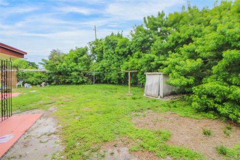 House in Miami, Florida 3 bedrooms, 82.5 sq.m. № 1944802 - photo 23