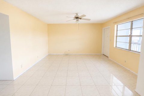 Copropriété à louer à Hollywood, Floride: 2 chambres, 89.93 m2 № 2268263 - photo 3