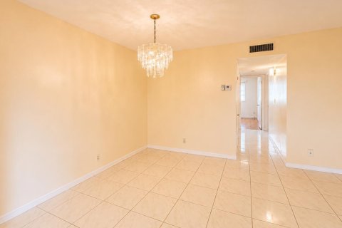 Copropriété à louer à Hollywood, Floride: 2 chambres, 89.93 m2 № 2268263 - photo 5