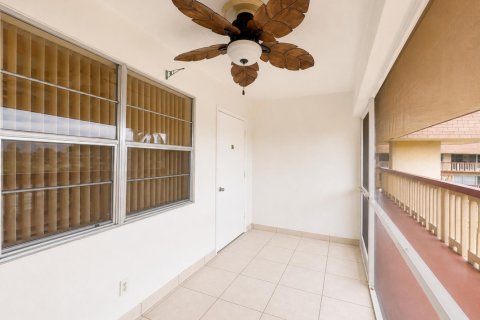 Copropriété à louer à Hollywood, Floride: 2 chambres, 89.93 m2 № 2268263 - photo 2