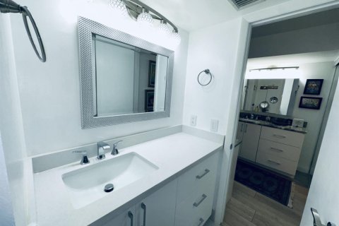 Condo in Boca Raton, Florida, 3 bedrooms  № 2261434 - photo 11