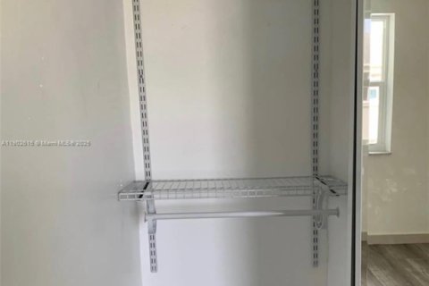 Купить виллу или дом в Хомстед, Флорида 5 спален, 216.18м2, № 1954120 - фото 30