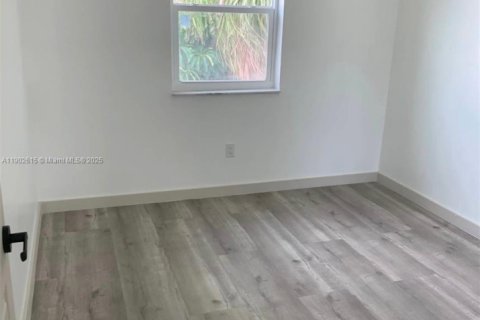 Купить виллу или дом в Хомстед, Флорида 5 спален, 216.18м2, № 1954120 - фото 21