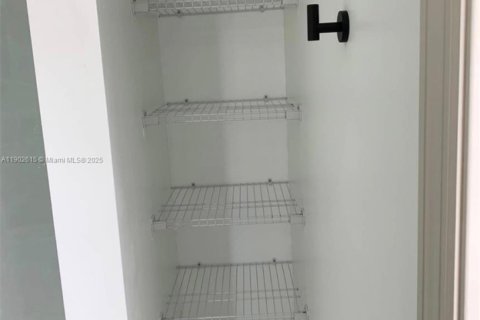 Купить виллу или дом в Хомстед, Флорида 5 спален, 216.18м2, № 1954120 - фото 18