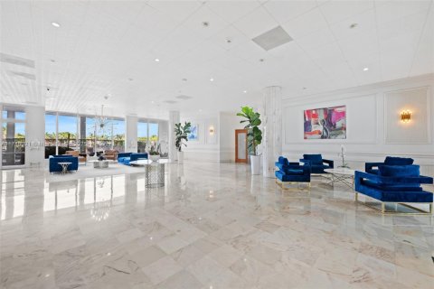 Condo in Miami Beach, Florida, 2 bedrooms  № 1957561 - photo 22