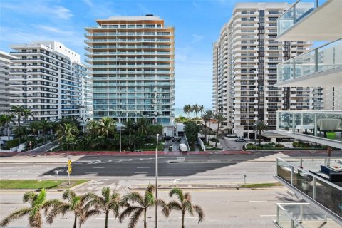 Condo in Miami Beach, Florida, 2 bedrooms  № 1957561 - photo 15