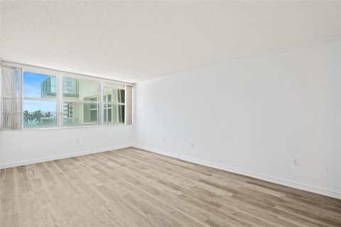 Condo in Miami Beach, Florida, 2 bedrooms  № 1957561 - photo 5