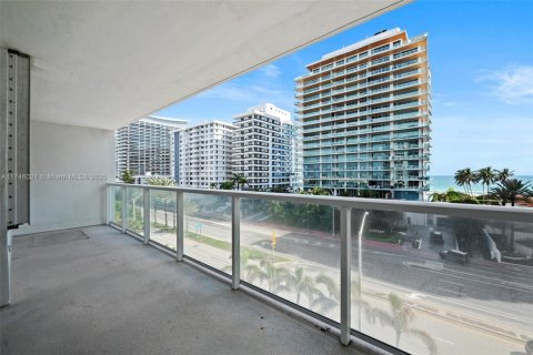 Condo in Miami Beach, Florida, 2 bedrooms  № 1957561 - photo 13