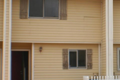 Townhouse in Land O' Lakes, Florida 2 bedrooms, 95.88 sq.m. № 2167192