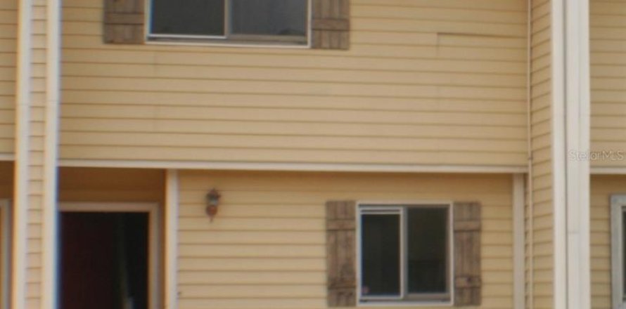 Townhouse in Land O' Lakes, Florida 2 bedrooms, 95.88 sq.m. № 2167192