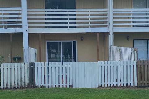 Townhouse in Land O' Lakes, Florida 2 bedrooms, 95.88 sq.m. № 2167192 - photo 11