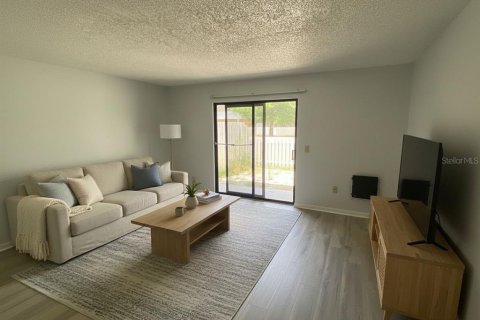 Townhouse in Land O' Lakes, Florida 2 bedrooms, 95.88 sq.m. № 2167192 - photo 3