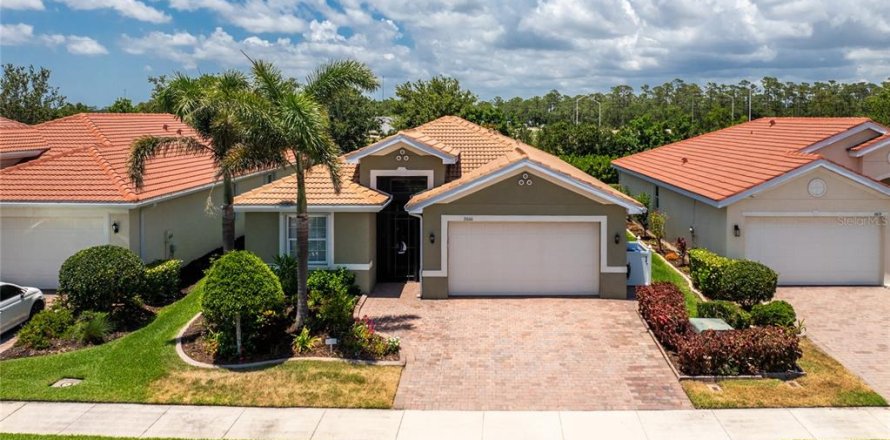 House in Venice, Florida 3 bedrooms, 184.32 sq.m. № 1760453