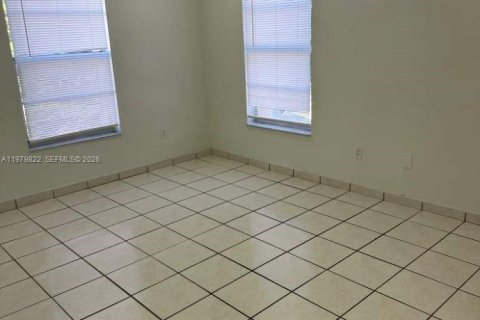 Condo in Hialeah, Florida, 2 bedrooms  № 2043245 - photo 6