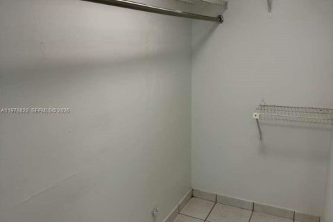 Condo in Hialeah, Florida, 2 bedrooms  № 2043245 - photo 4