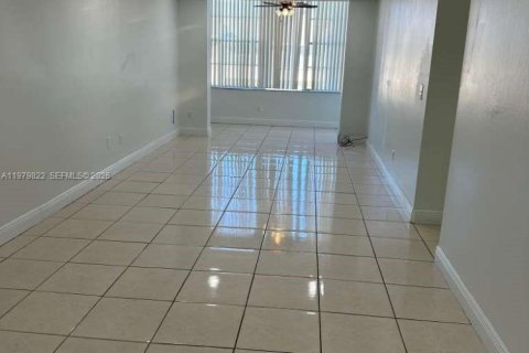 Condo in Hialeah, Florida, 2 bedrooms  № 2043245