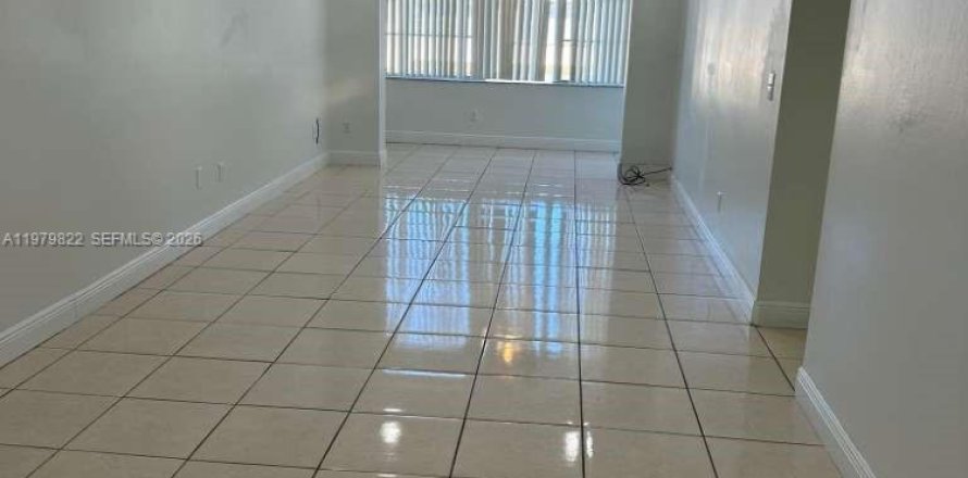 Condo in Hialeah, Florida, 2 bedrooms  № 2043245