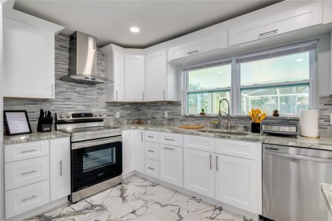 House in Largo, Florida 3 bedrooms, 139.17 sq.m. № 1903829 - photo 10