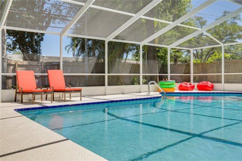 House in Largo, Florida 3 bedrooms, 139.17 sq.m. № 1903829 - photo 3