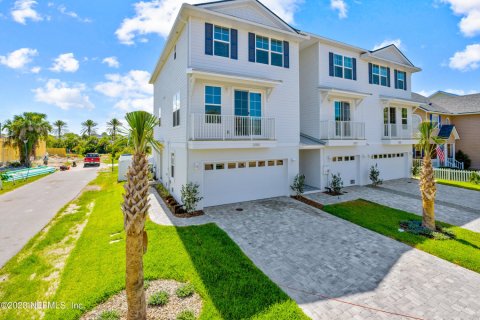 House in Jacksonville Beach, Florida 3 bedrooms, 195.09 sq.m. № 766597 - photo 1