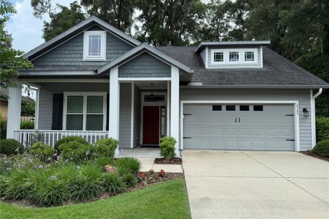 House in Gainesville, Florida 3 bedrooms, 146.79 sq.m. № 1808420 - photo 1