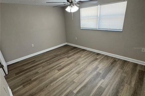 House in Port Richey, Florida 3 bedrooms, 144.28 sq.m. № 2101935 - photo 16