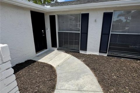 House in Port Richey, Florida 3 bedrooms, 144.28 sq.m. № 2101935 - photo 3