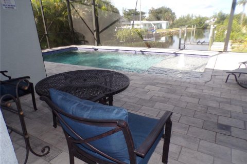 House in Punta Gorda, Florida 4 bedrooms, 305.09 sq.m. № 1820454 - photo 25