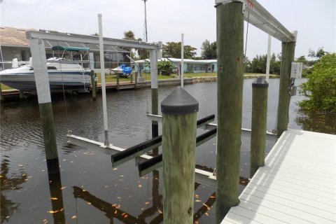 House in Punta Gorda, Florida 4 bedrooms, 305.09 sq.m. № 1820454 - photo 4